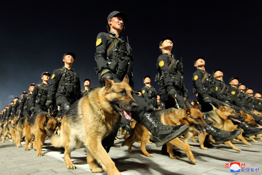 30-조선인민군창건 90돐경축 열병식